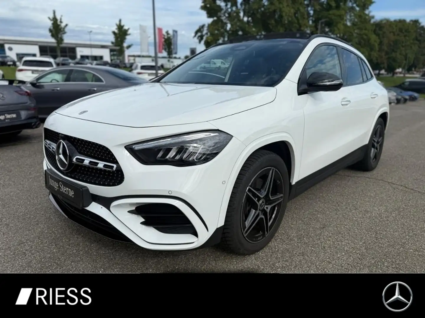 Mercedes-Benz GLA 200 d 4M AMG Sport Night Distr AHK Pano Keyless Blanc - 1