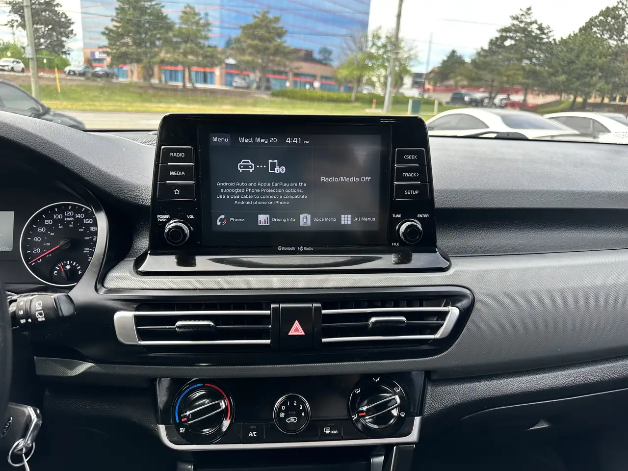 Kia Seltos снимка Kia Seltos