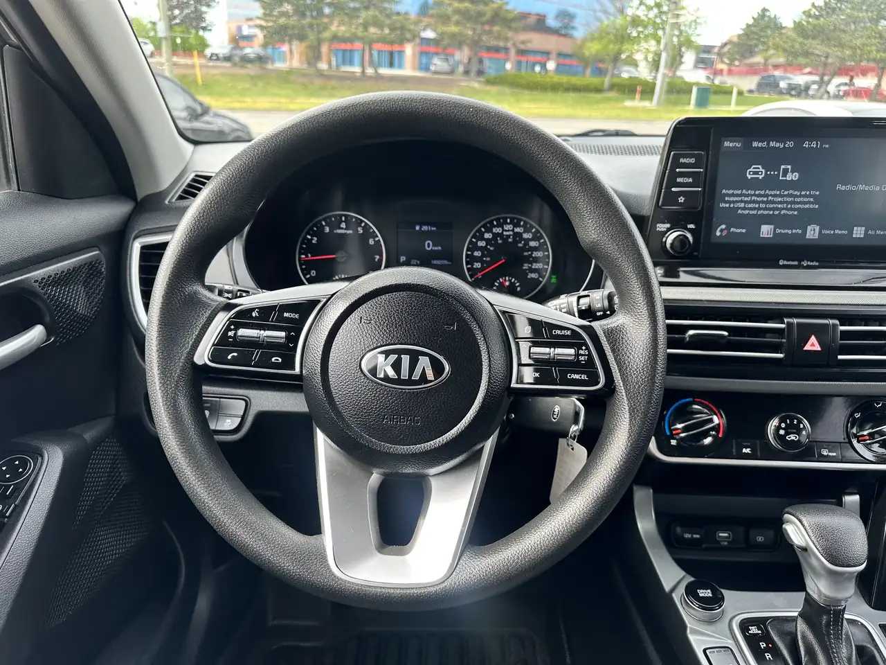 Kia Seltos снимка Kia Seltos