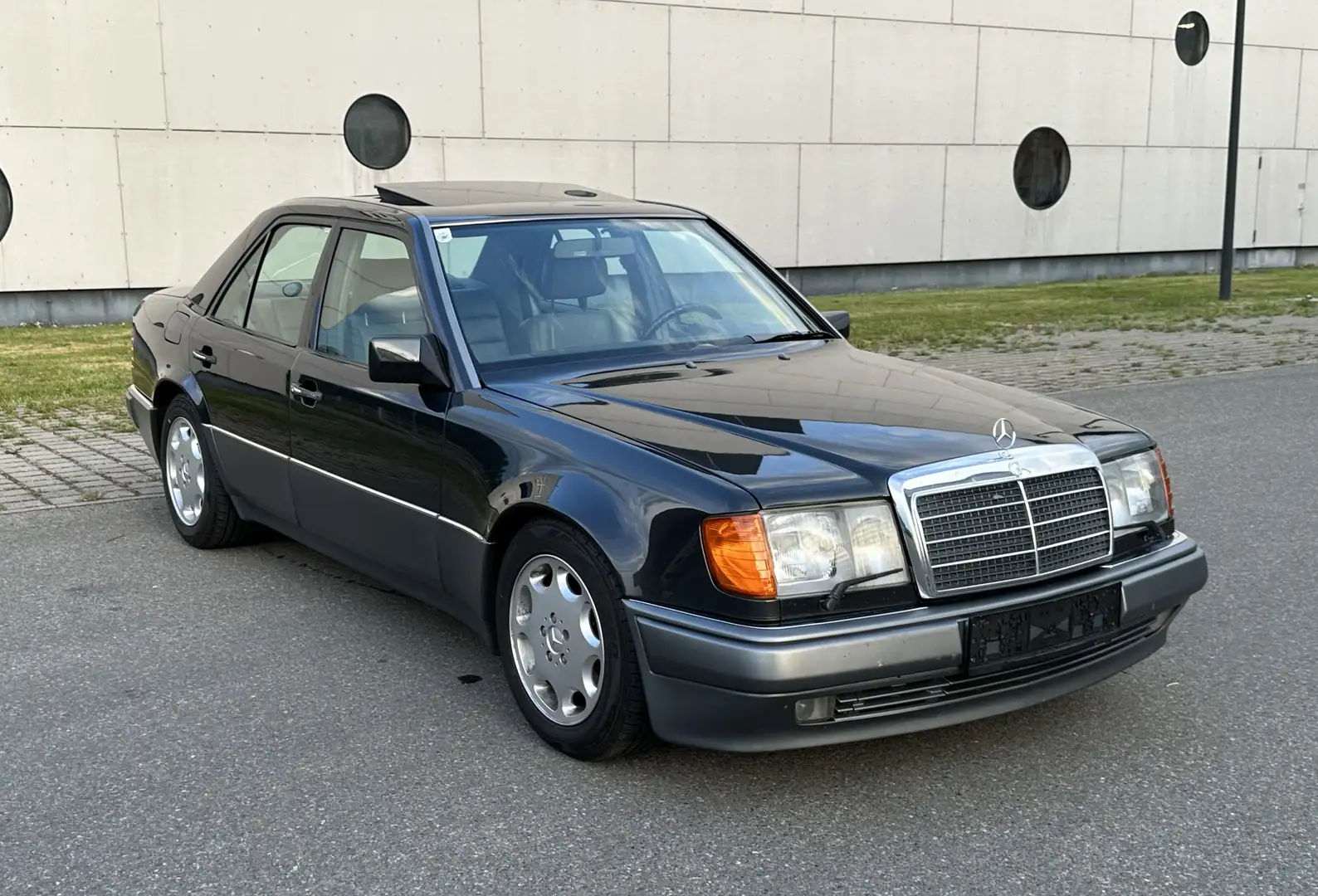 Mercedes-Benz E 500 Schwarz - 1