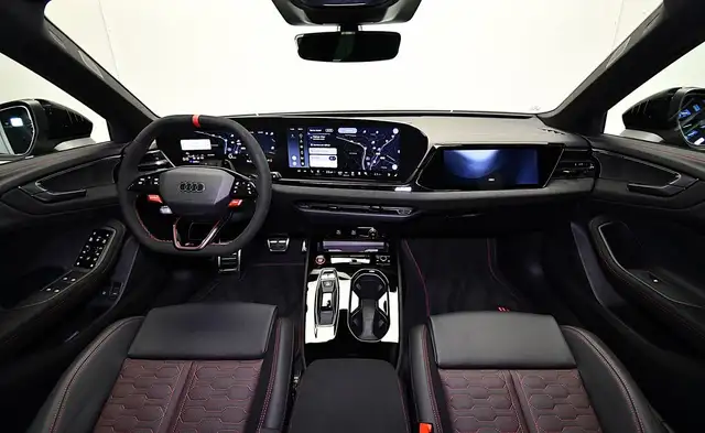 Audi RS5 view 11