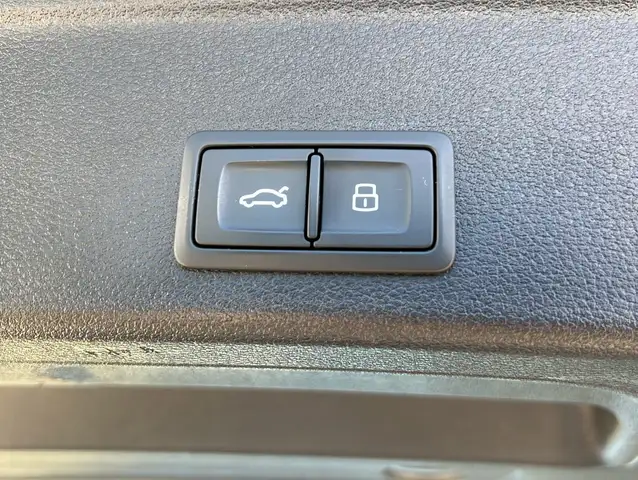Audi A4 view 24