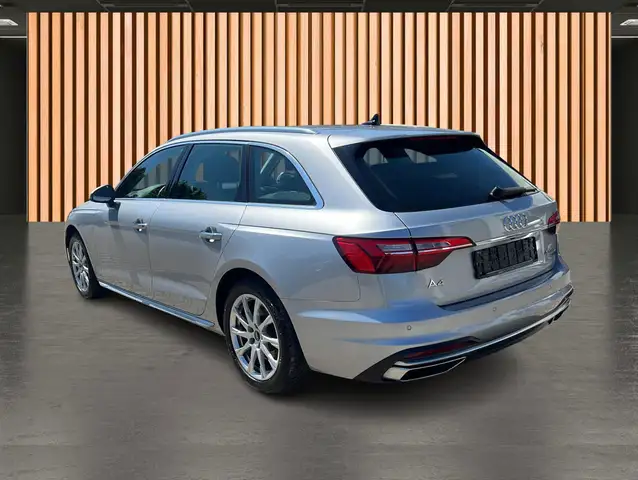 Audi A4 view 4