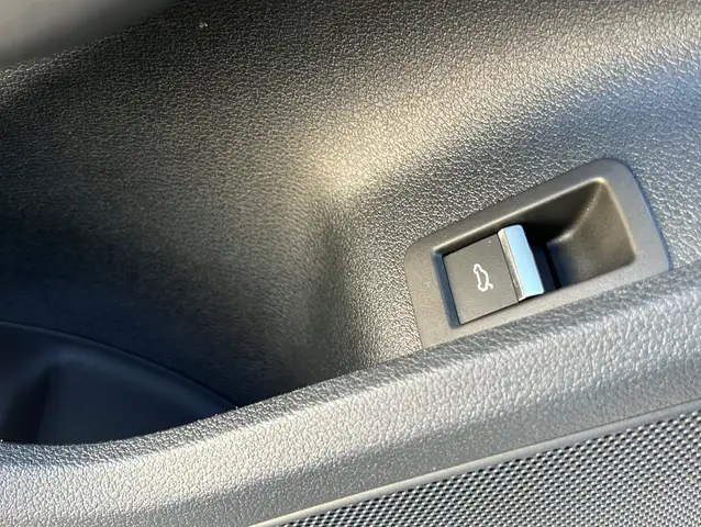 Audi A4 view 7