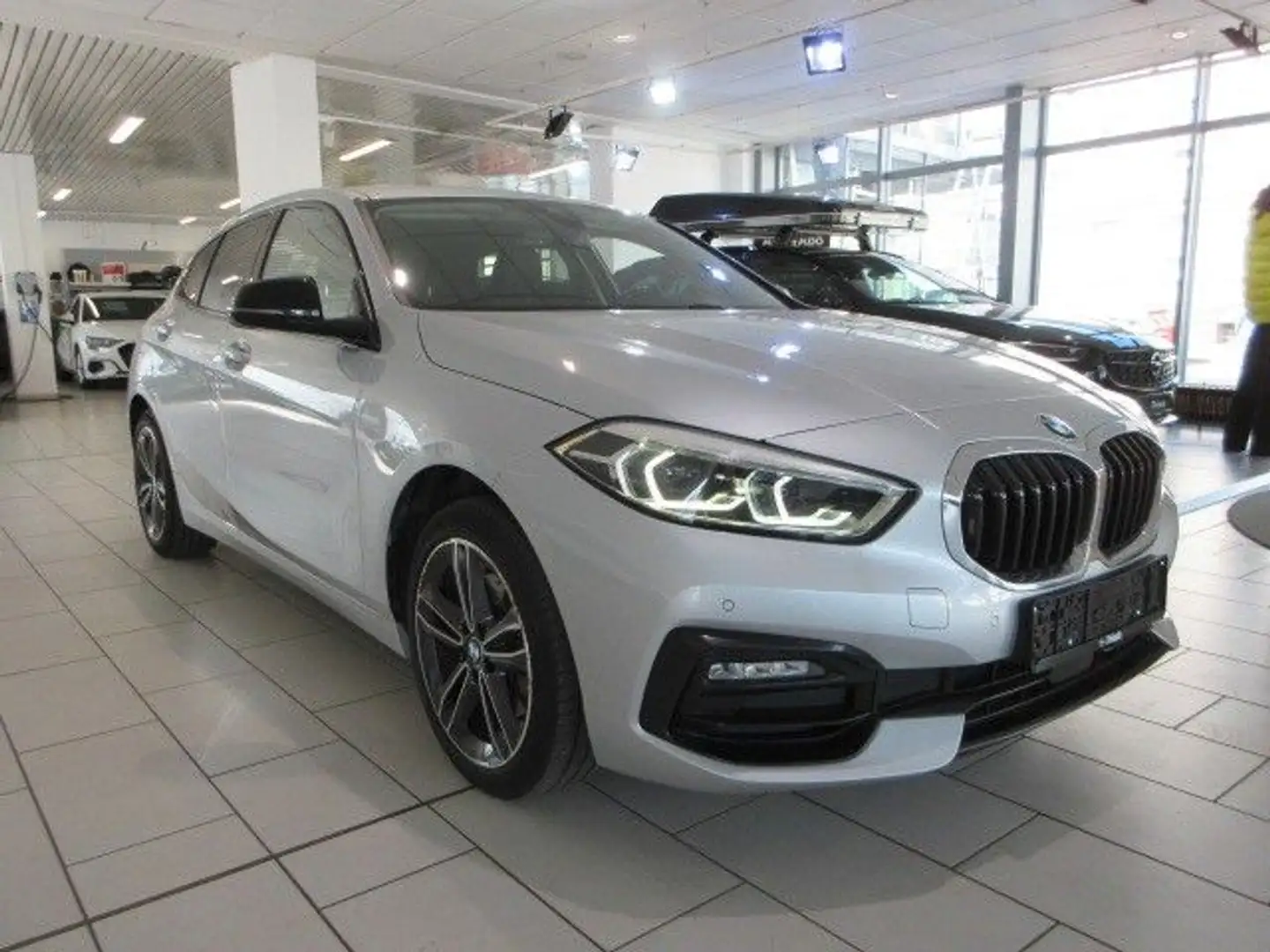 BMW 118 i SportLine LED/NAVI/SHZ/PDC/AHK/STANDHZ/17" Argento - 2