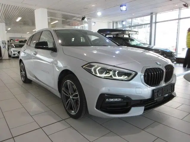 BMW 1 Series view 2