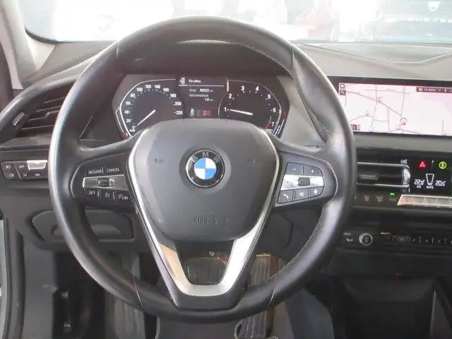 BMW 1 Series view 11