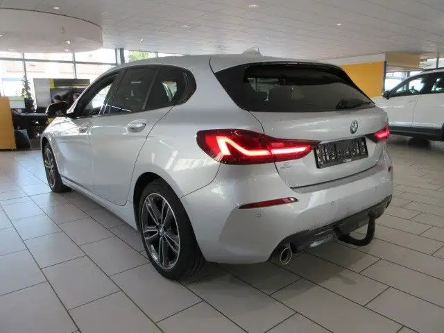BMW 1 Series view 3