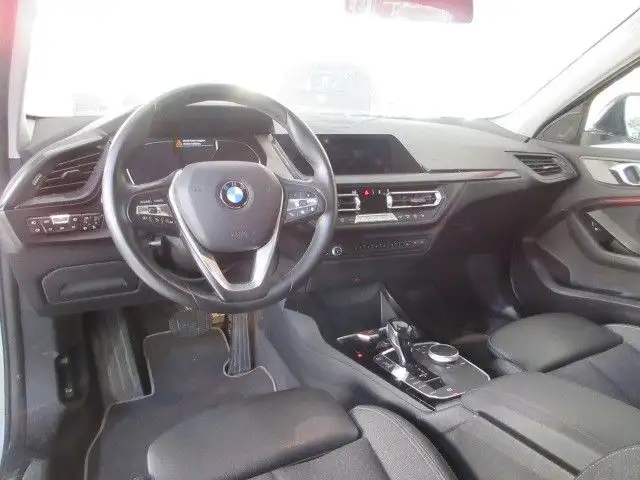 BMW 1 Series view 10
