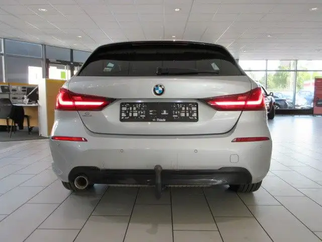 BMW 1 Series view 4