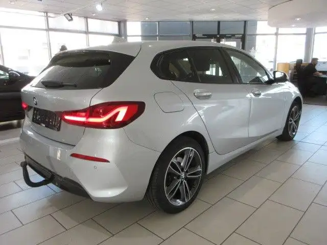 BMW 1 Series view 5