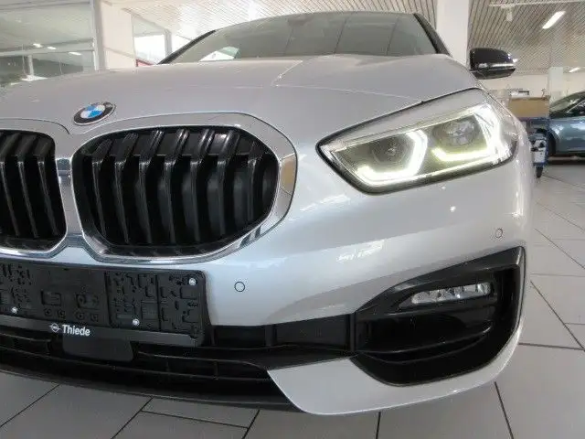 BMW 1 Series view 6