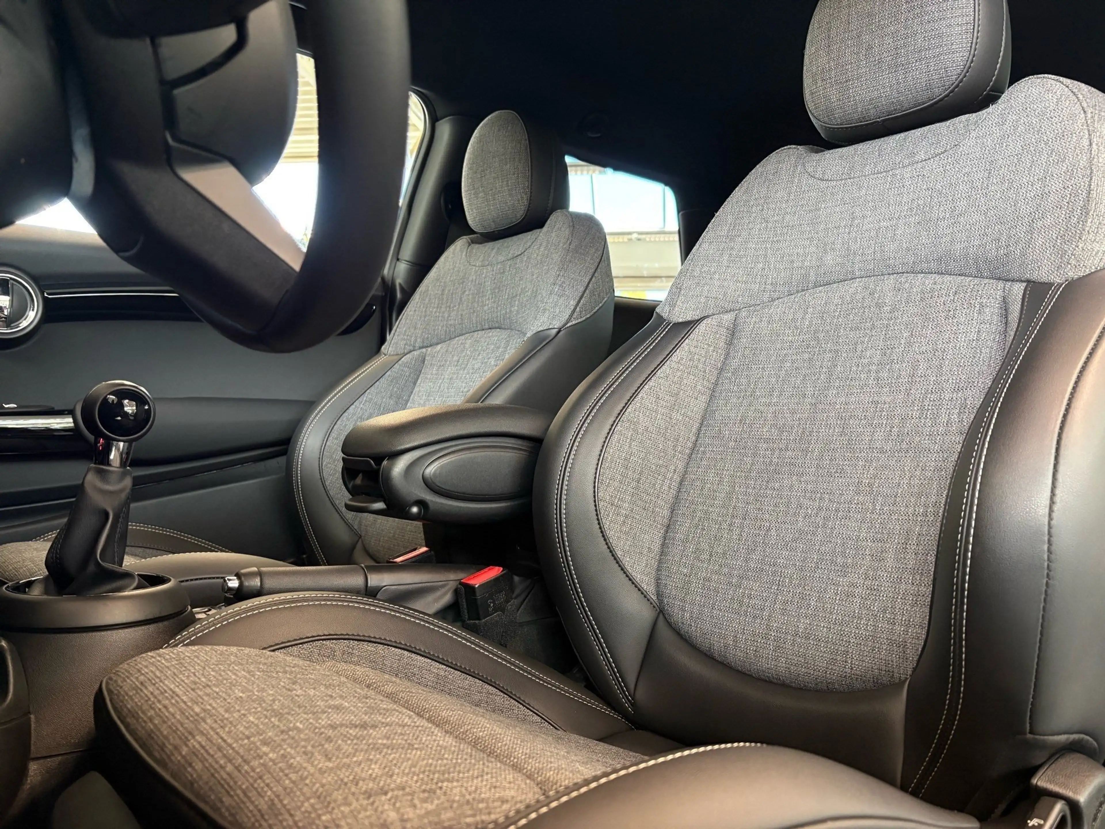 MINI One 3Türer Classic Trim PDC Navi Shz LED CarPlay — photo 4