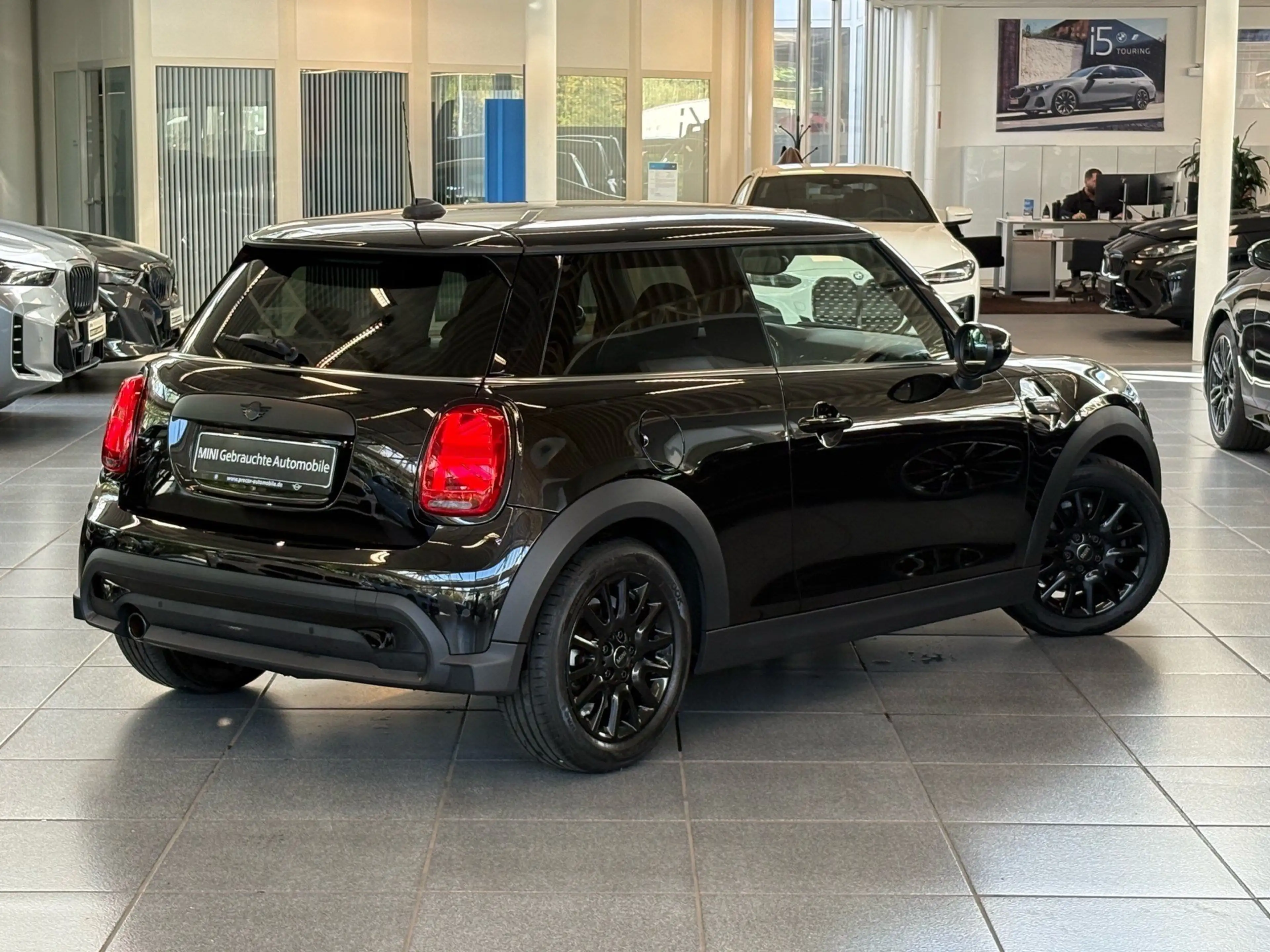 MINI One 3Türer Classic Trim PDC Navi Shz LED CarPlay — photo 2