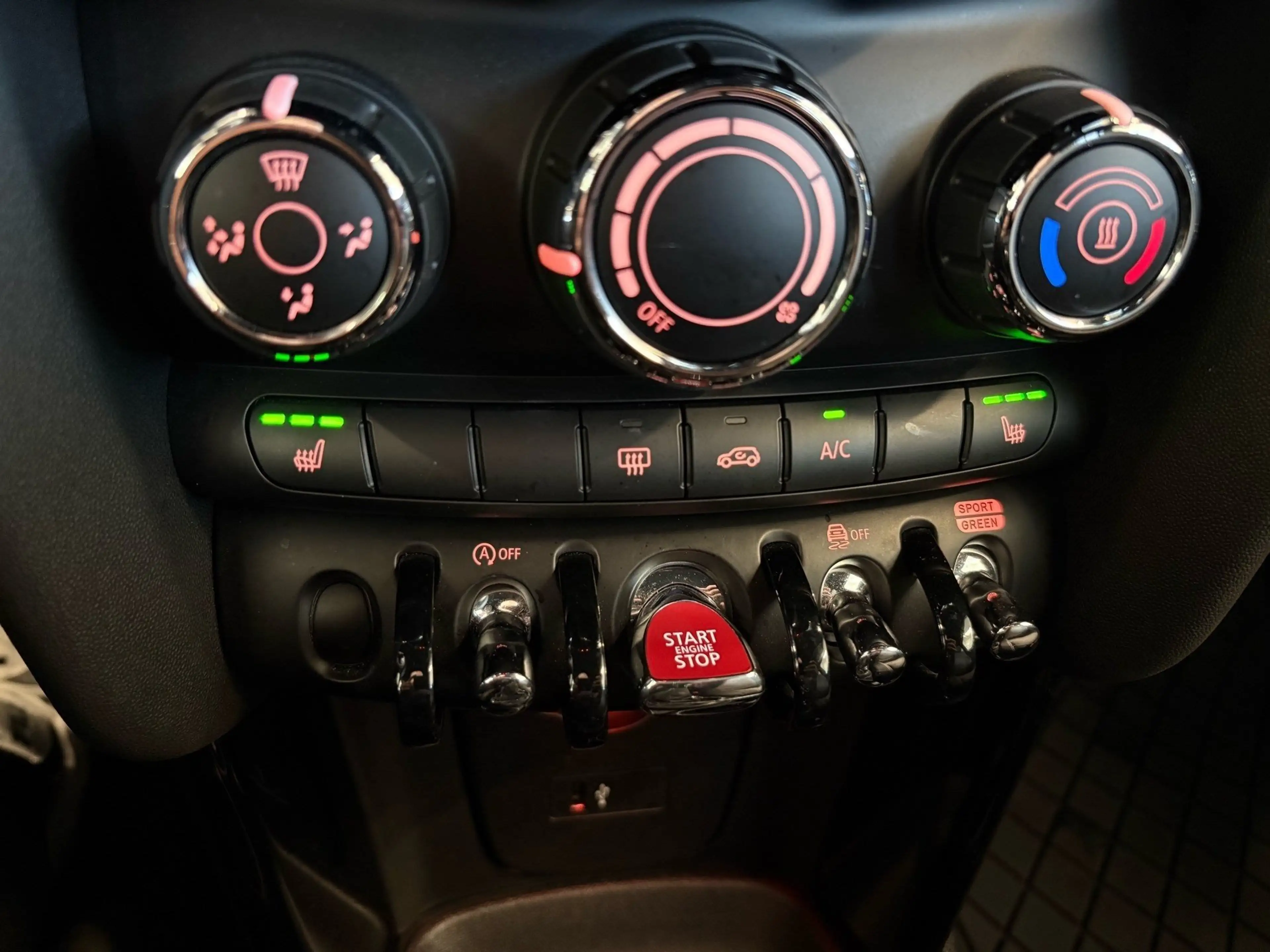 MINI One 3Türer Classic Trim PDC Navi Shz LED CarPlay — photo 8