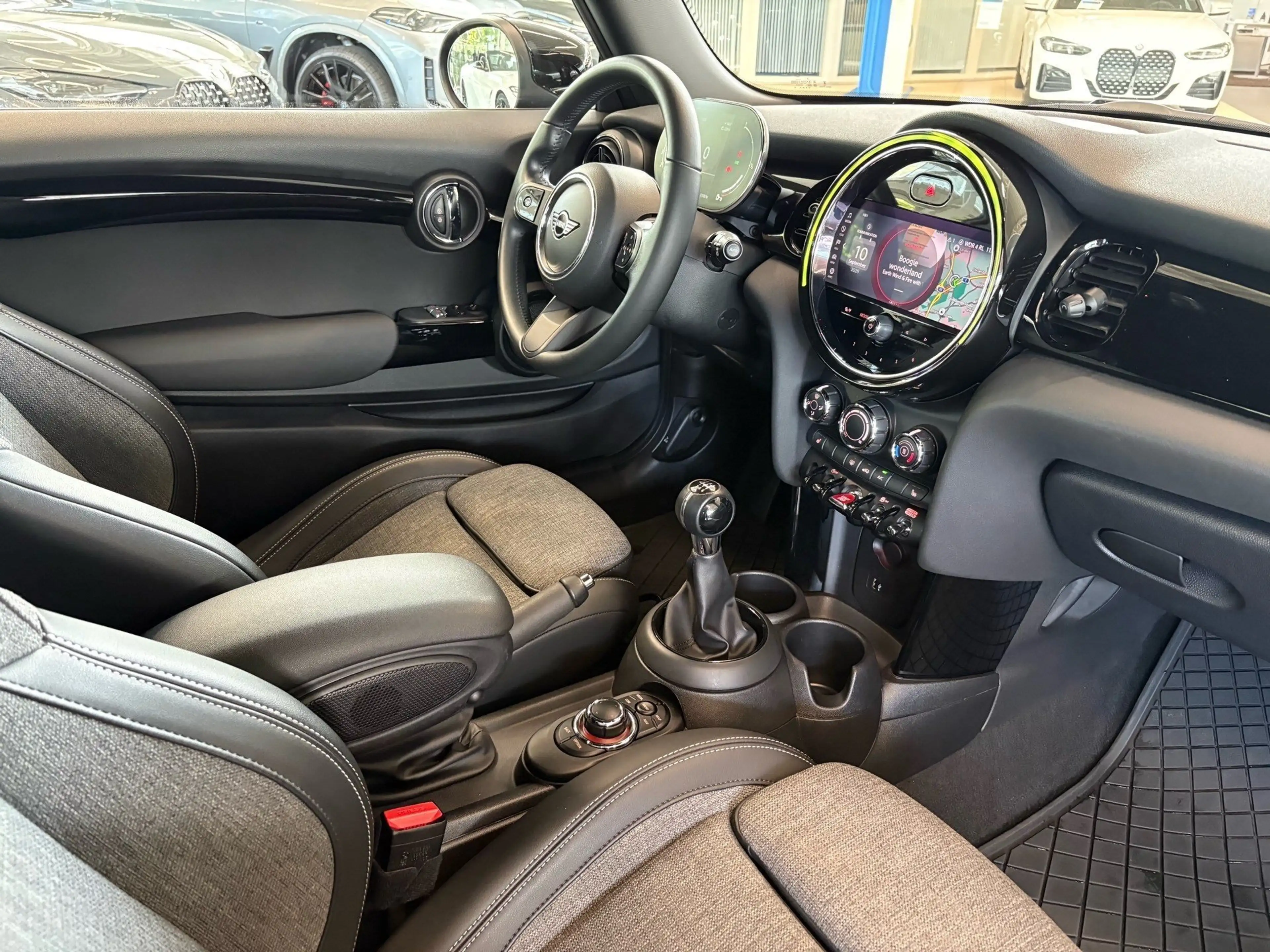 MINI One 3Türer Classic Trim PDC Navi Shz LED CarPlay — photo 14