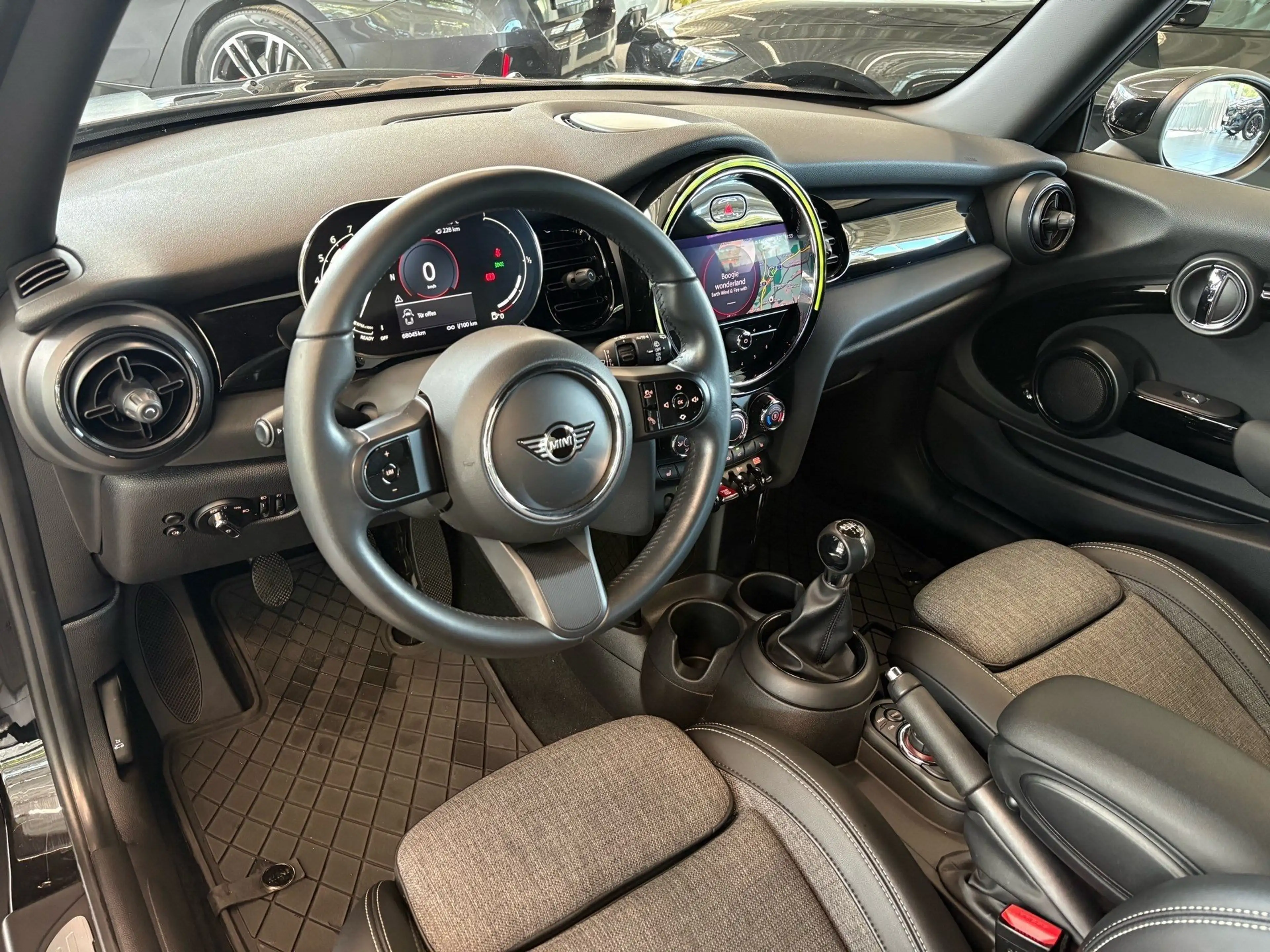 MINI One 3Türer Classic Trim PDC Navi Shz LED CarPlay — photo 9