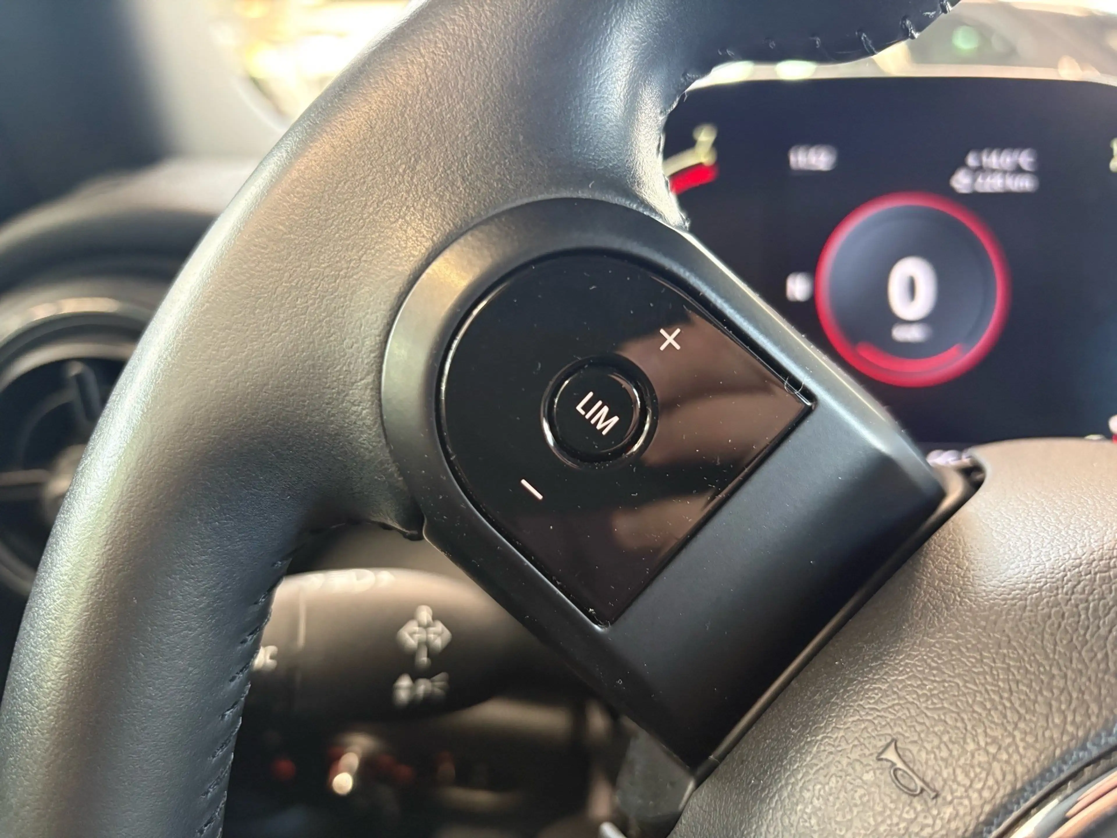 MINI One 3Türer Classic Trim PDC Navi Shz LED CarPlay — photo 12
