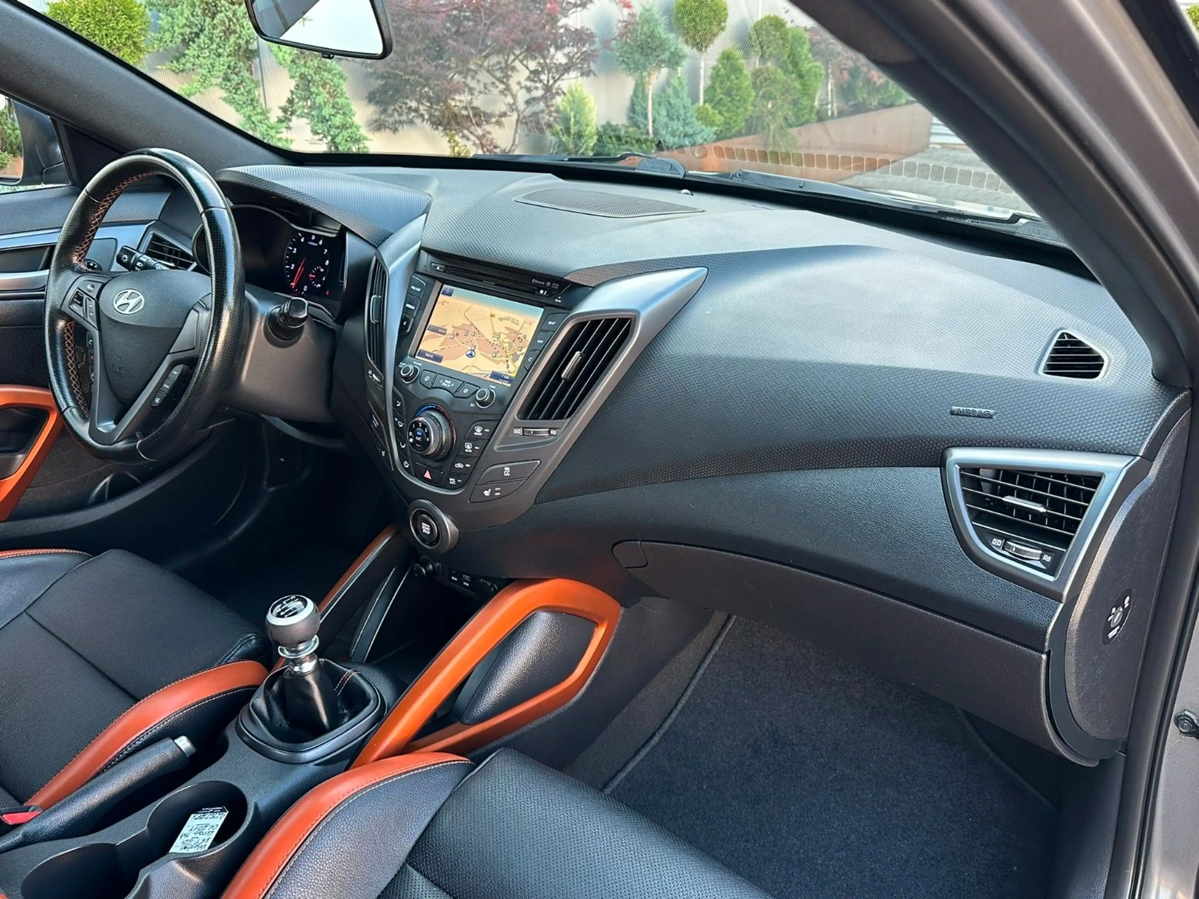 Hyundai VELOSTER 1.6 T-GDI Matt Finisch*Leder*Navi*TÜV — photo 11