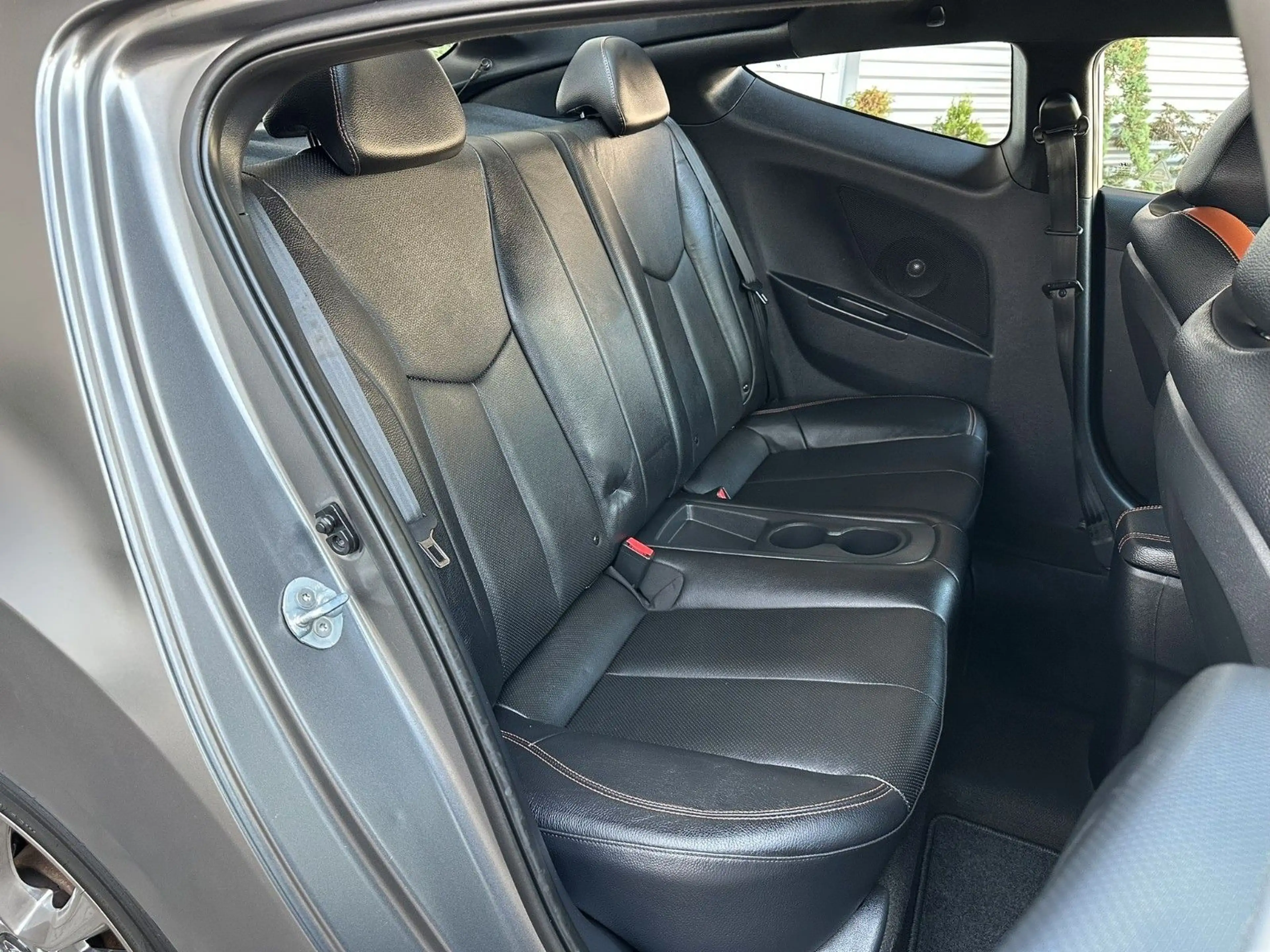 Hyundai VELOSTER 1.6 T-GDI Matt Finisch*Leder*Navi*TÜV — photo 7