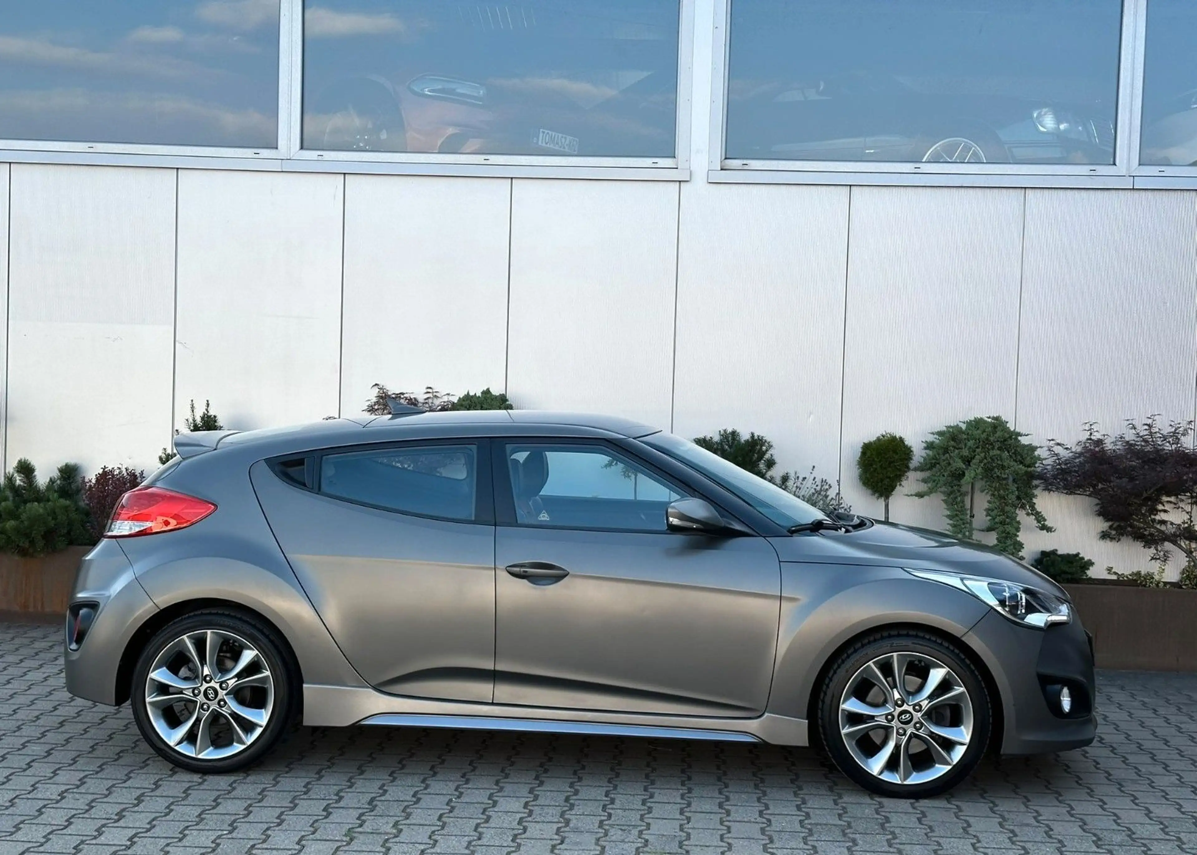 Hyundai VELOSTER 1.6 T-GDI Matt Finisch*Leder*Navi*TÜV — photo 3