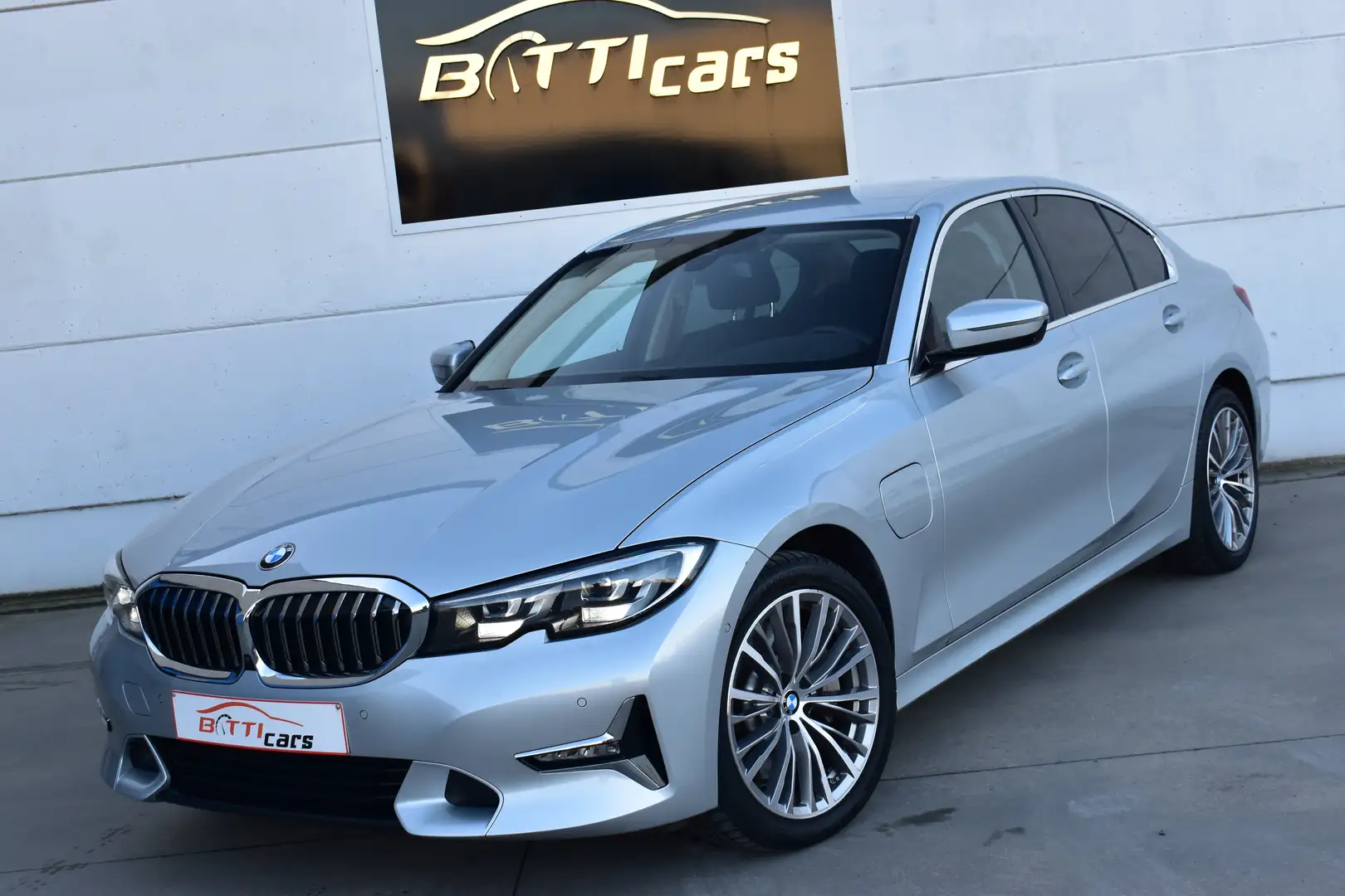 BMW 330 PHEV* Luxury-line* Virt Cockpit* Camera* KeylessGO Zilver - 1