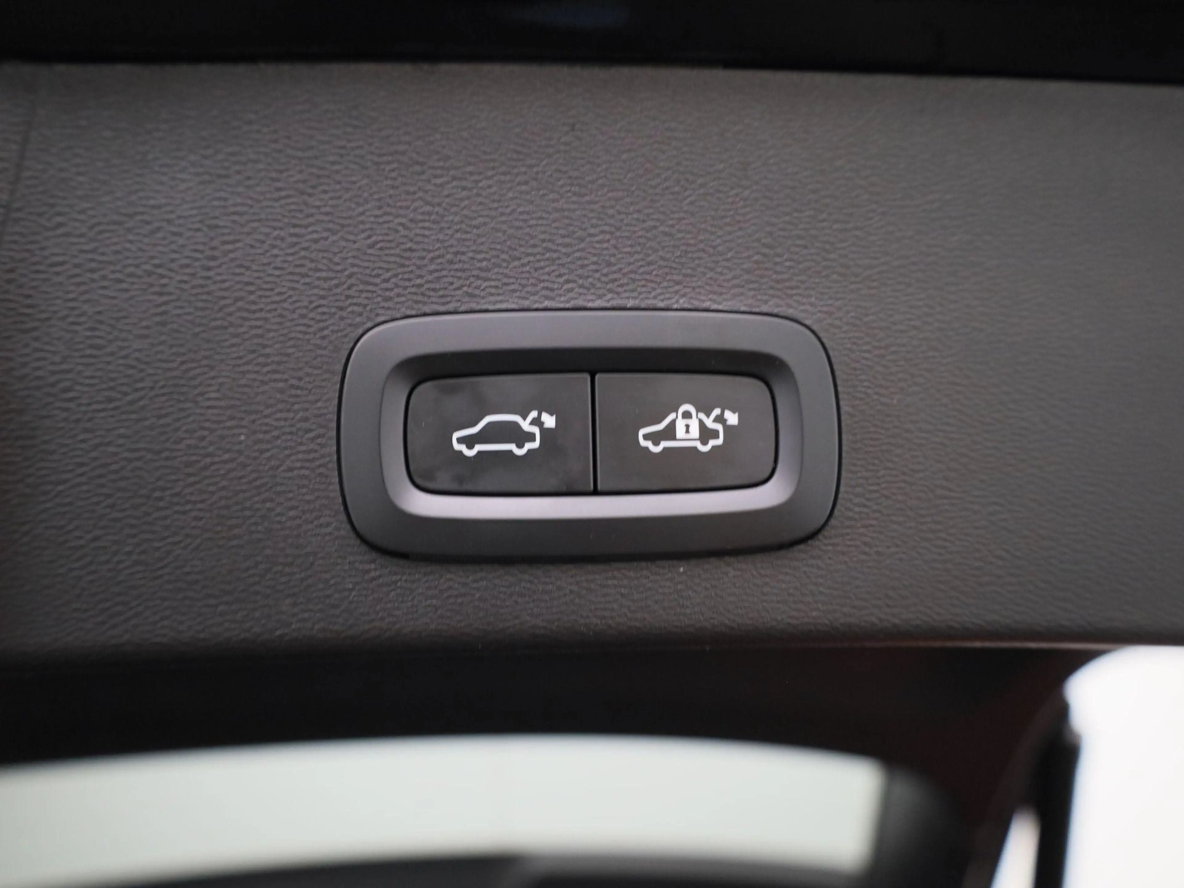 Volvo XC40 1.5 T4 Plug-in hybrid Plus Bright | Automaat | App — photo 15