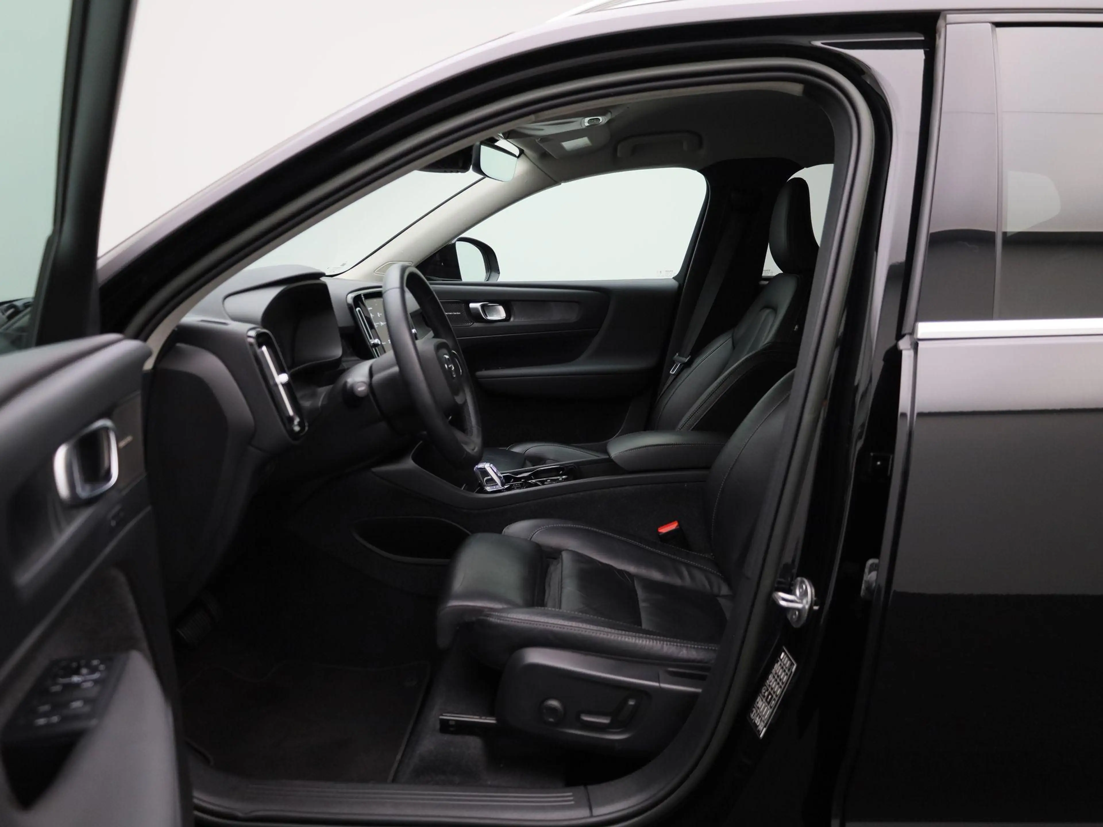 Volvo XC40 1.5 T4 Plug-in hybrid Plus Bright | Automaat | App — photo 10