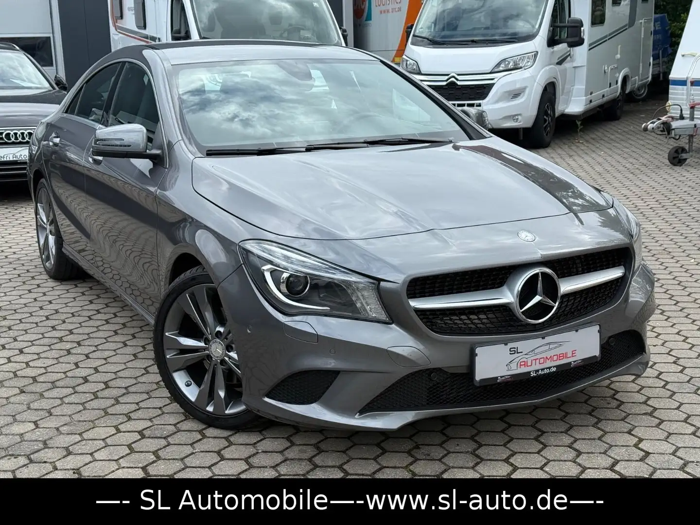 Mercedes-Benz CLA 200 Navi Bi-Xenon 53.000 km. Grau - 1