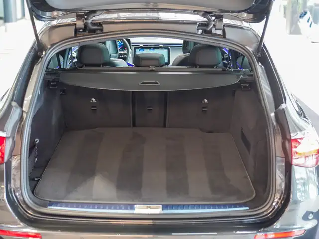 Mercedes-Benz E-Class view 6