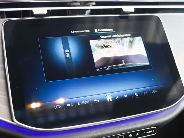 Mercedes-Benz E-Class view 25