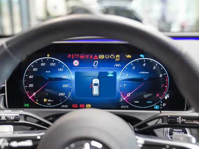 Mercedes-Benz E-Class view 19