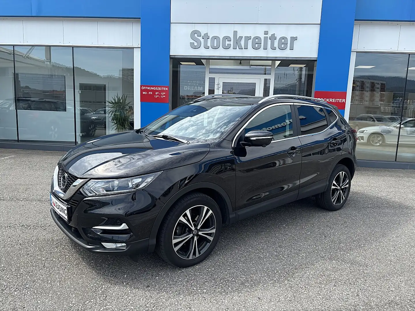 Nissan Qashqai 1.7 dCi N-Connecta 4x4 *Panorama.*AHK*360° Kamera* Schwarz - 1
