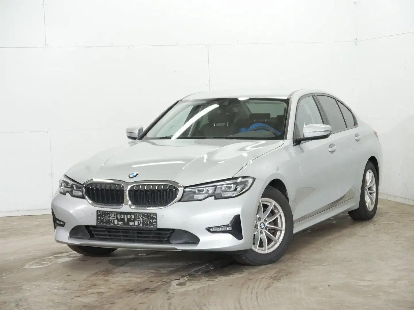 BMW 318 d Advantage STHZG*LED*Navi*Kamera*DAB*Lenkhe Silber - 2
