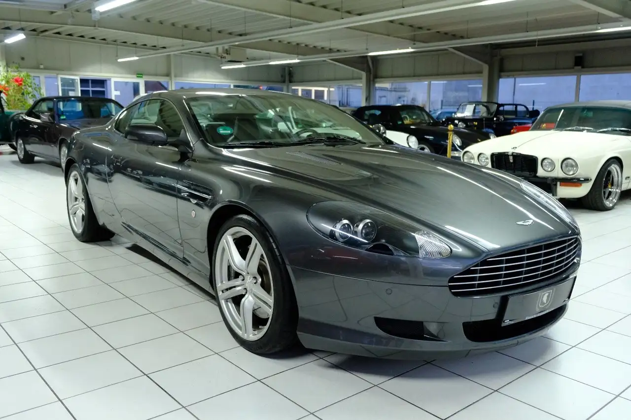 Aston Martin DB9