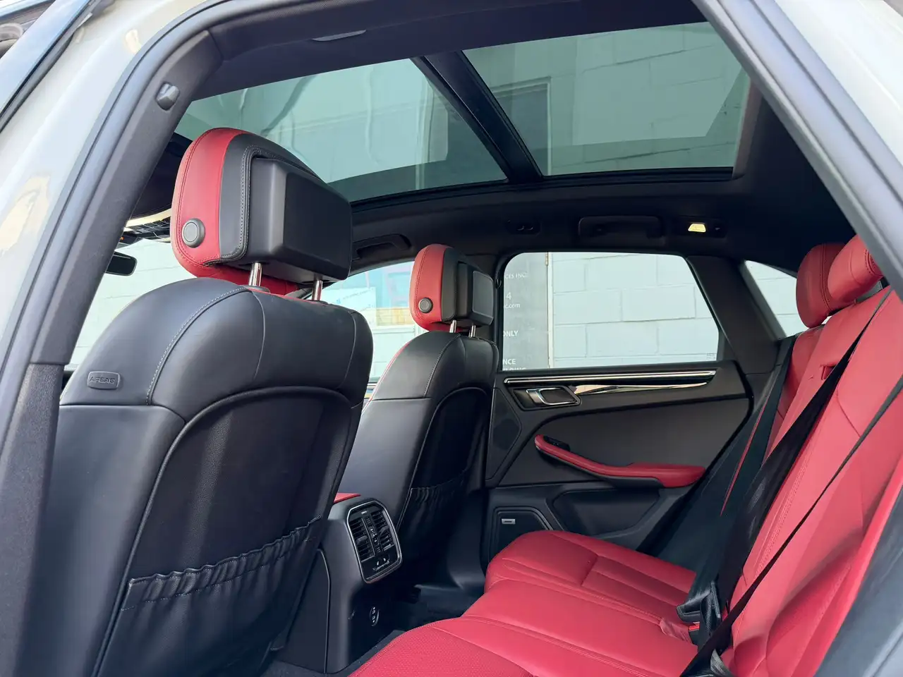 Porsche Macan снимка Porsche Macan