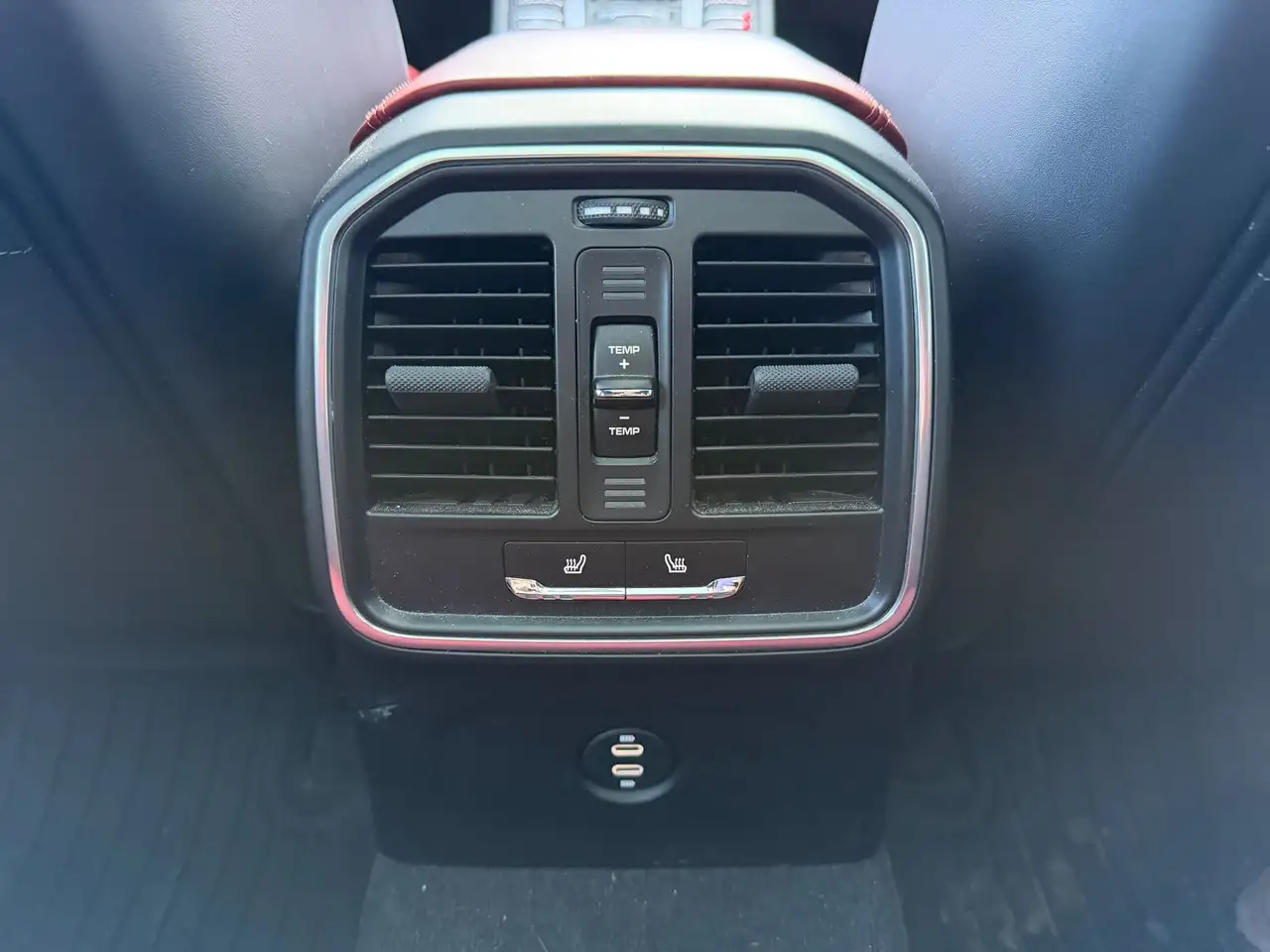 Porsche Macan снимка Porsche Macan