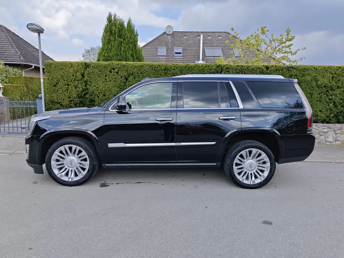 Cadillac Escalade 6.2 V8 Platinum Europamodel, Schiebedach, Massages - 2