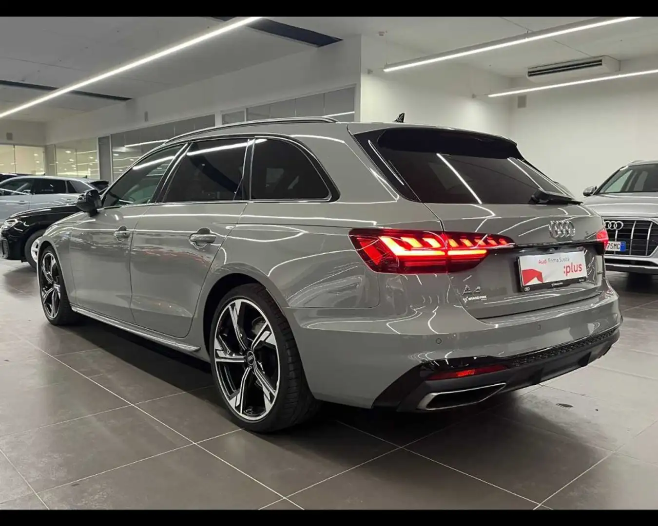 Audi A4 Avant 40 TDI quattro S tronic S line edition Gris - 2