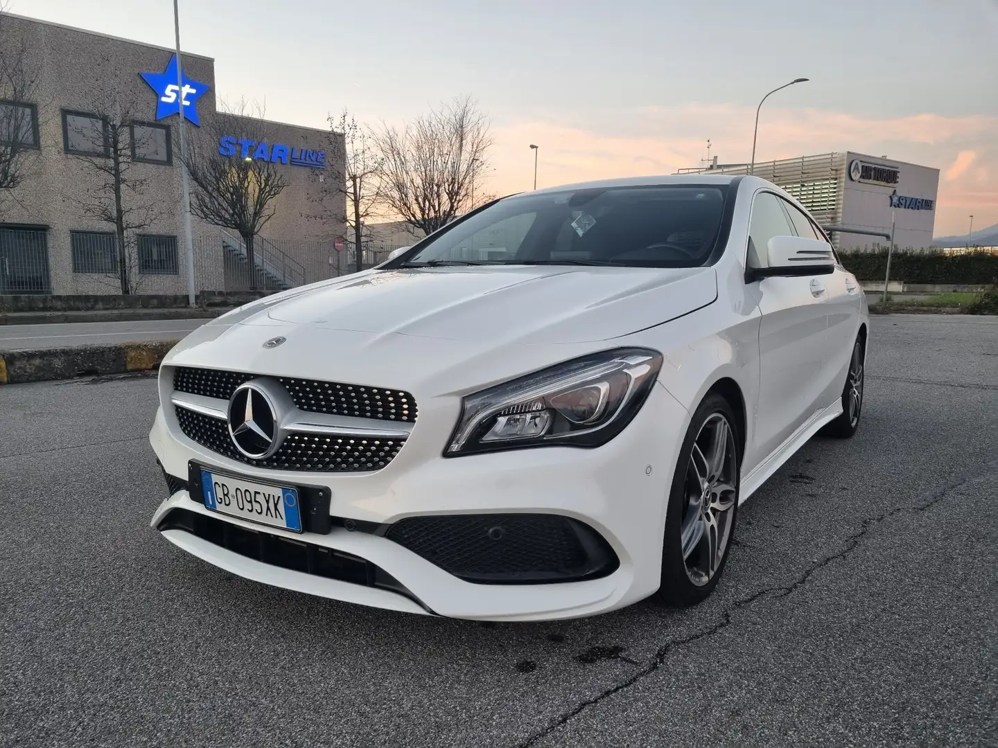 Mercedes-Benz CLA 180 Shooting Brake d Premium - 2