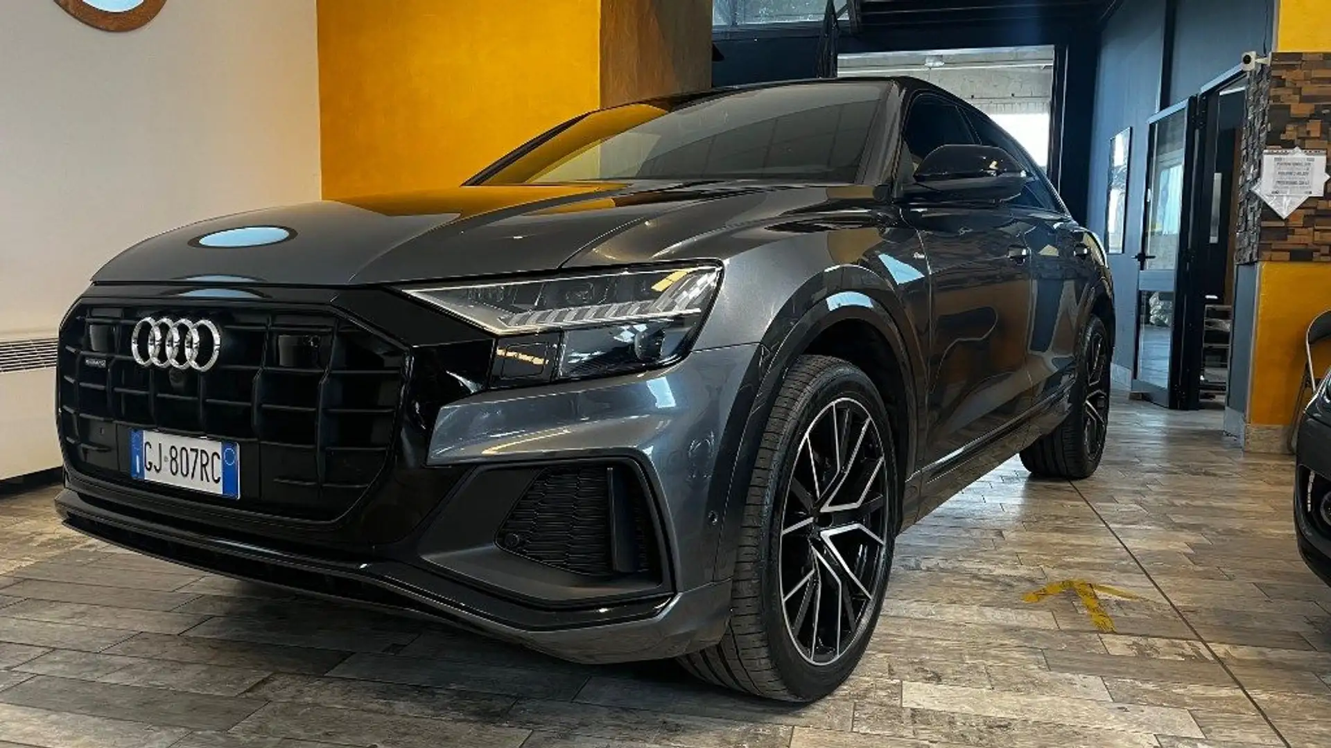 Audi Q8 50 TDI 286 CV tip. Sport-s line cerchi 22 matrix Grigio - 1