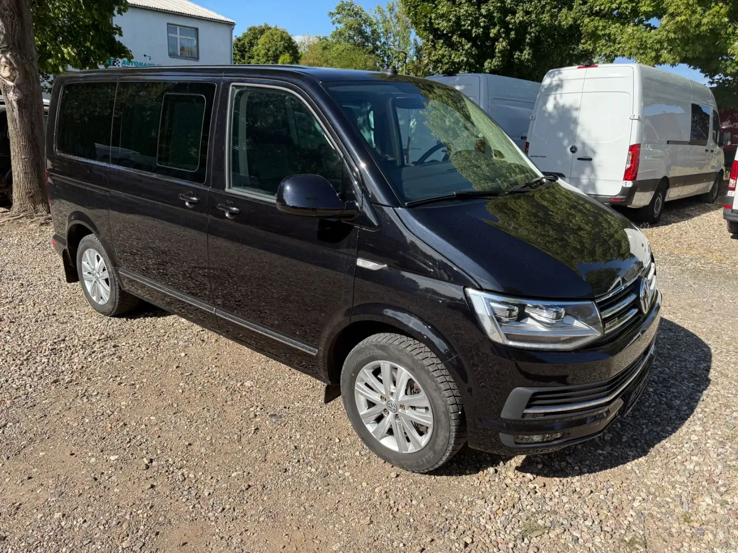 Volkswagen T6 Multivan Business 4Motion Schwarz - 2