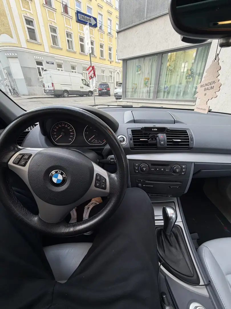 BMW 120 120d Aut. Grau - 1