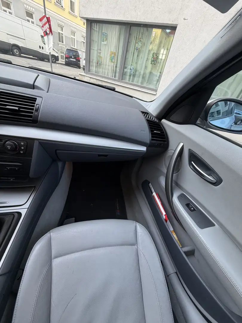 BMW 120 120d Aut. Grau - 2
