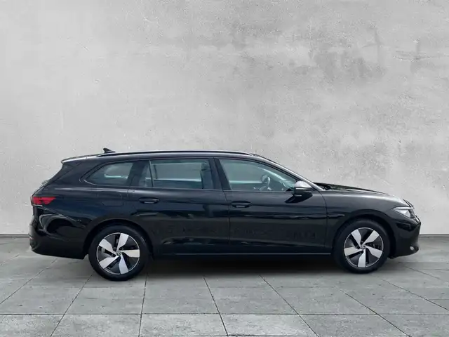 Volkswagen Passat view 6