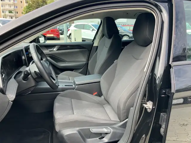 Volkswagen Passat view 9