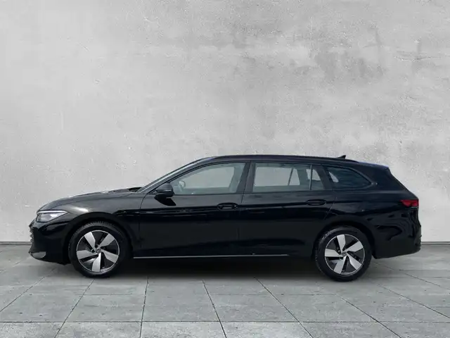 Volkswagen Passat view 2