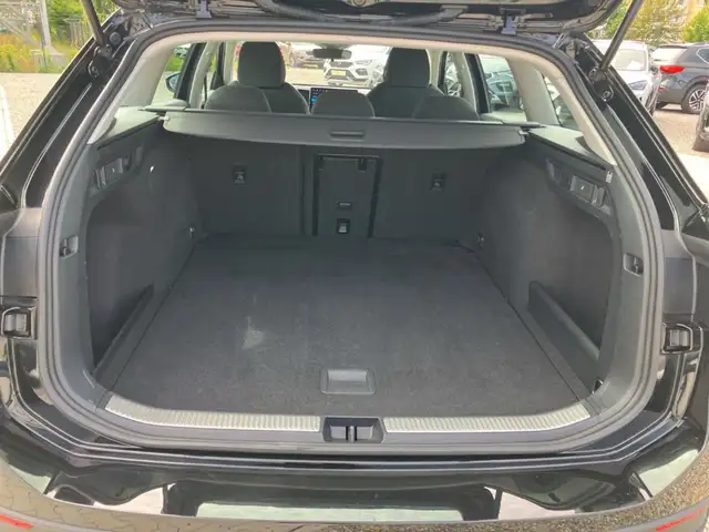 Volkswagen Passat view 12