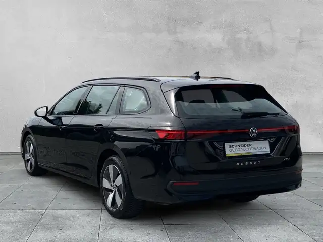 Volkswagen Passat view 3