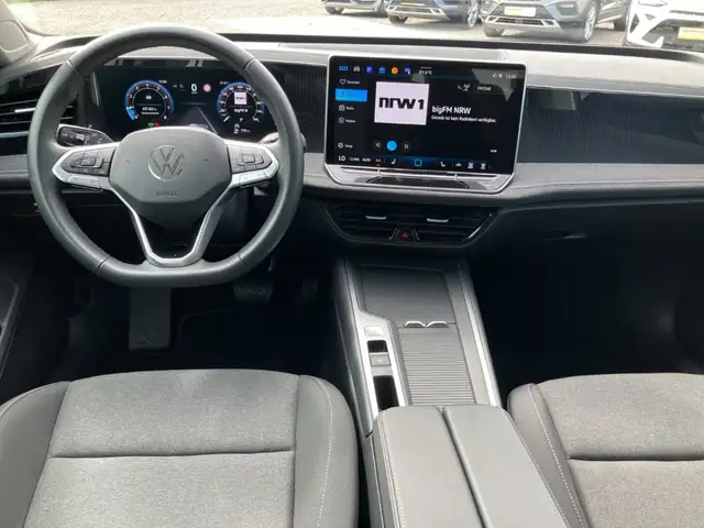 Volkswagen Passat view 14